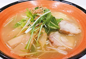 鶏チャーシューの海老塩ラーメン